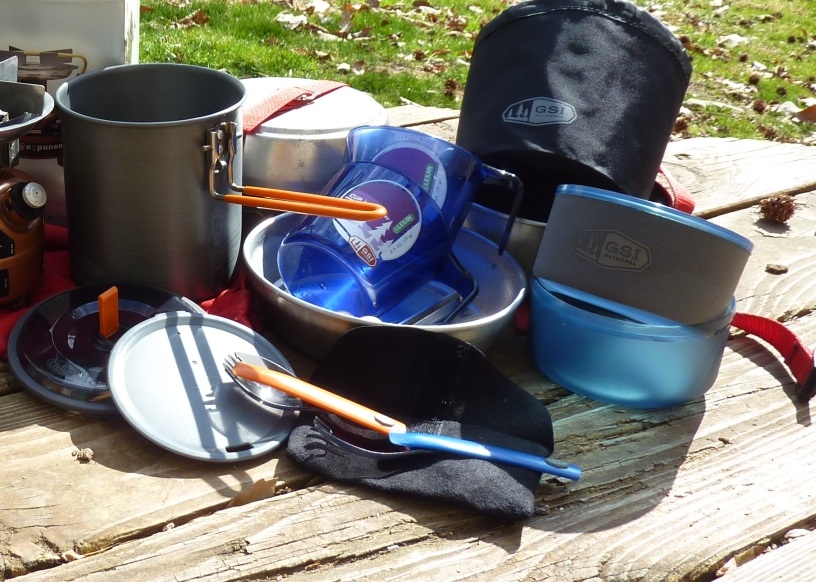 Cleaning the backpacking kitchen set
